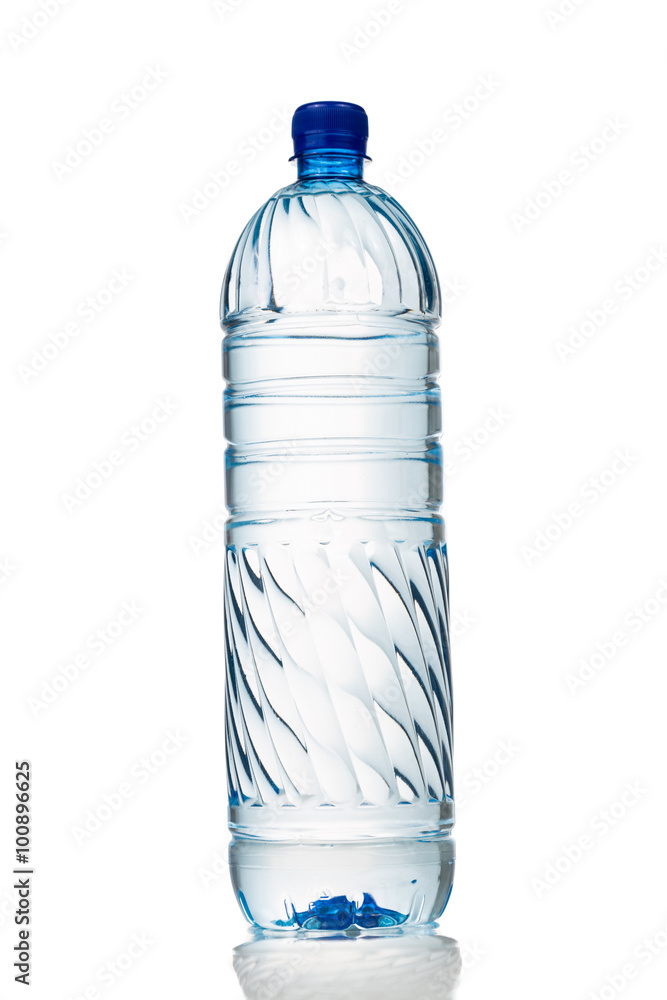 Naklejka premium Single refreshing mineral water in plastic bottle in vertical orientation