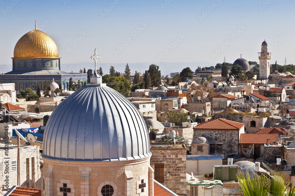 Obraz premium Jerusalem panoramic to roof view of sacred places christians, jewish and muslims