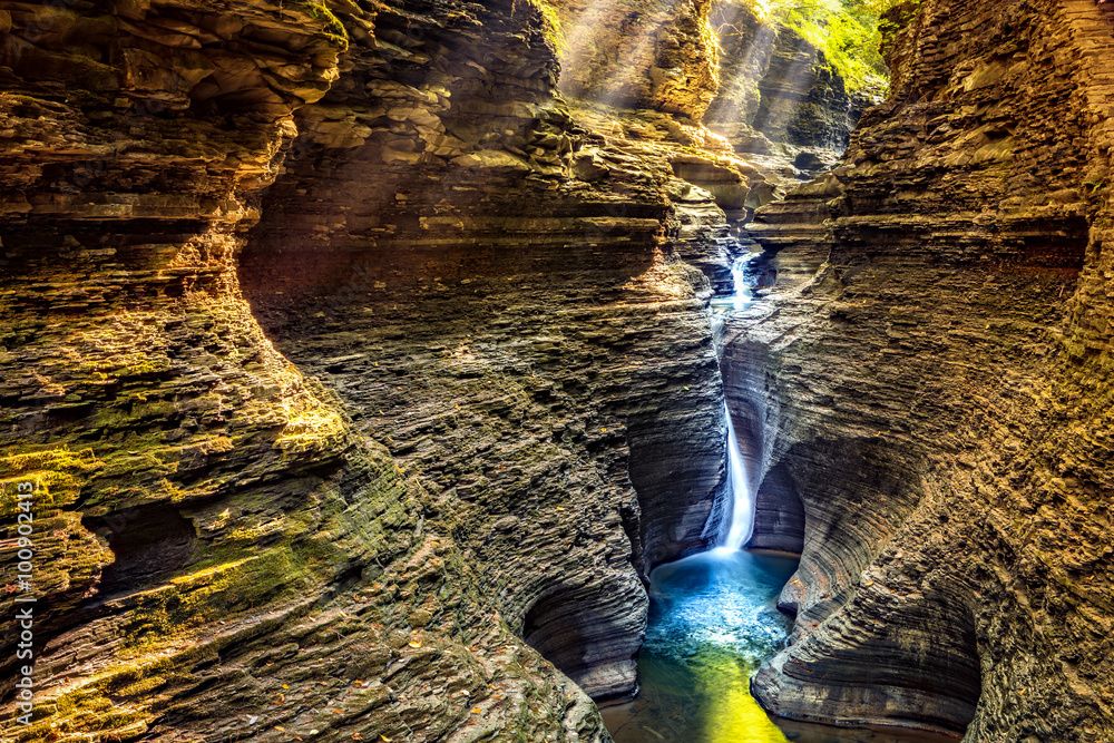 Obraz premium Kanion wodospadu Watkins Glen State Park w stanie Nowy Jork