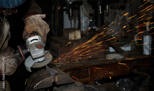 Fotografia, Obraz Angle grinder cutting steel with sparks