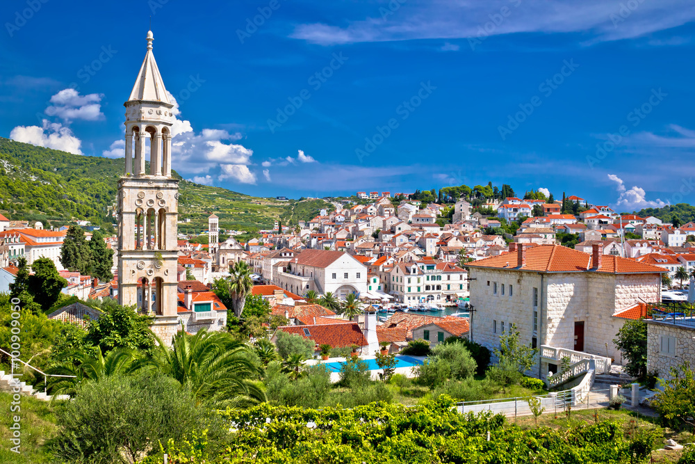 Obraz premium Historyczne śródziemnomorskie miasto Hvar