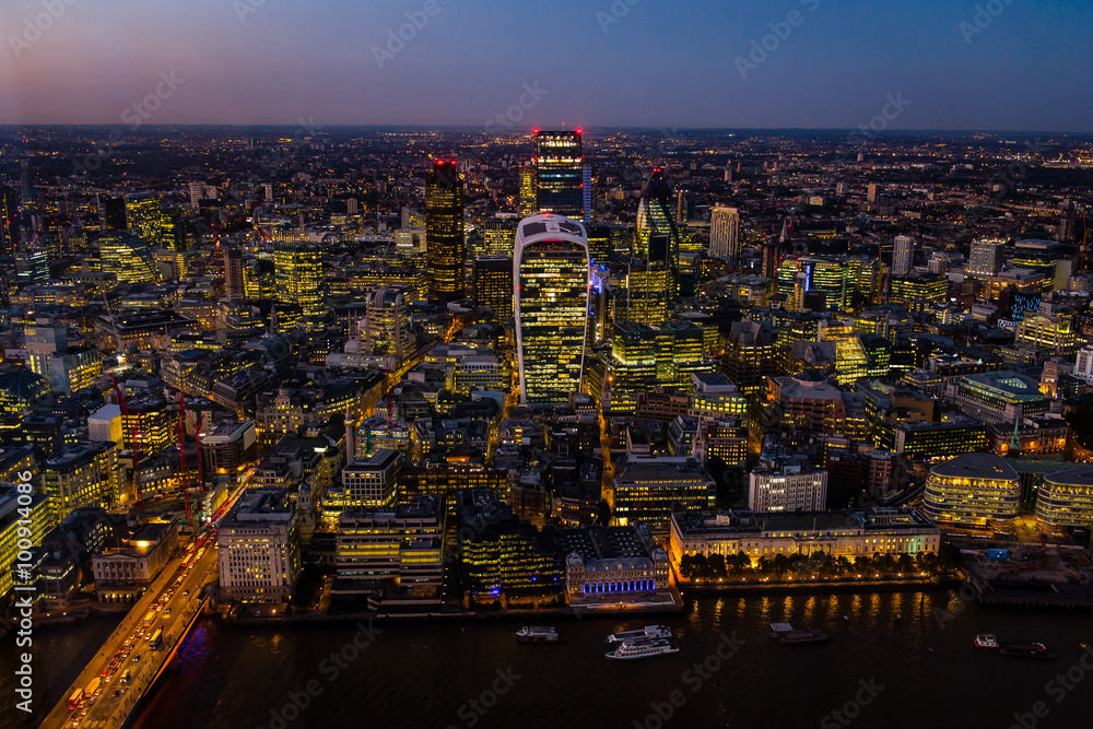 Obraz premium Aerial view of London during sunset