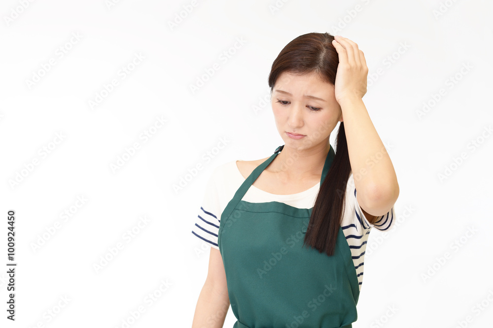 憂鬱な表情の女性