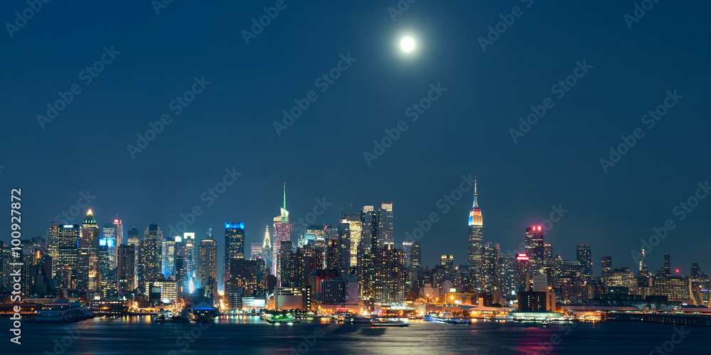 Obraz premium Moon Rise Manhattan