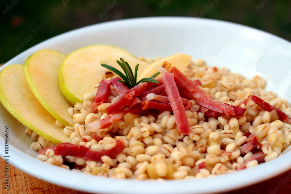 riso d'orzo con mele e speck riso d'orzo con mele e speck