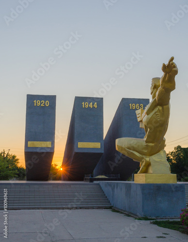 Three Perekopa assault at dawn. In Krasnoperekopsk photo