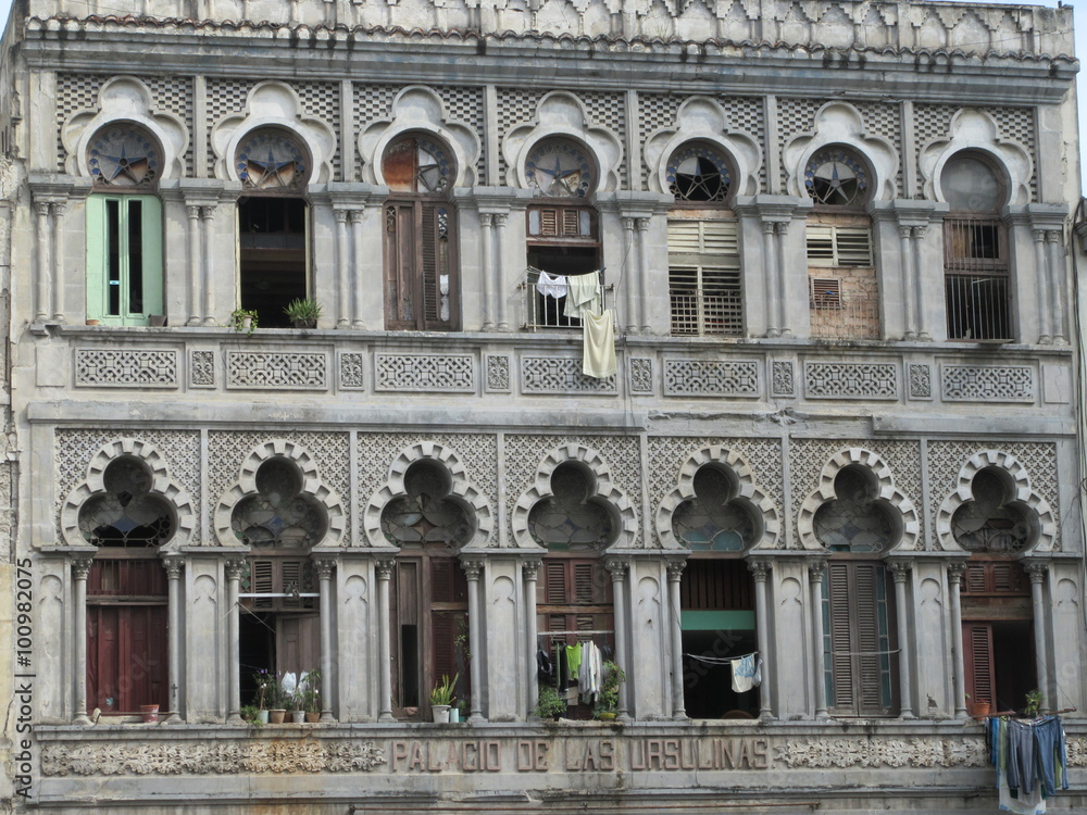 Fototapeta premium Old buildings in Havana