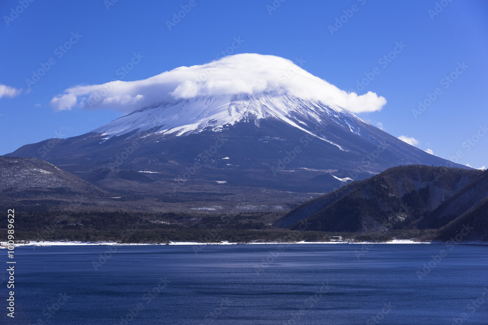 本栖湖より富士山