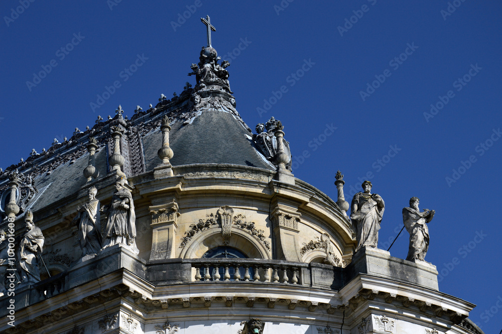 Ornamented buildings of the Royal Chapel in front of the Palace of Versailles, FranceOrnamented buildings of the Royal Chapel in front of the Palace of Versailles, France