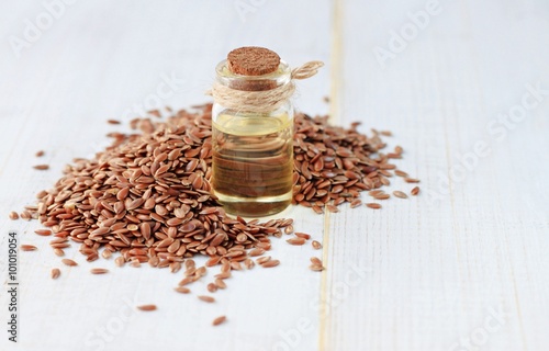 Flax seed oil. Cosmetic and culinary use.