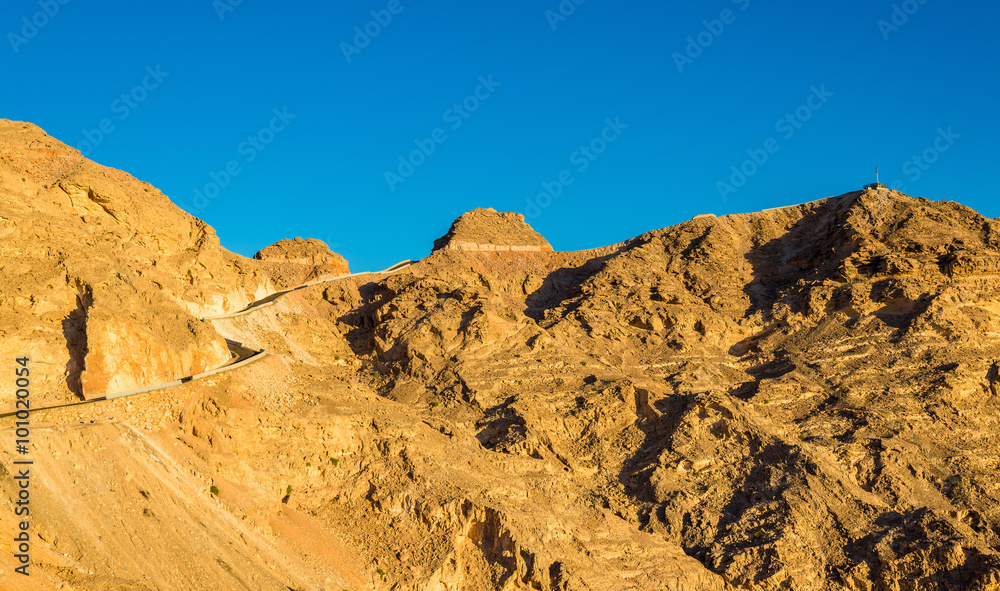 Fototapeta premium View of the top of Jabel Hafeet mountain on the border between U