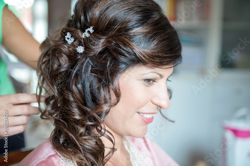 hairstyle of girl with hair clips