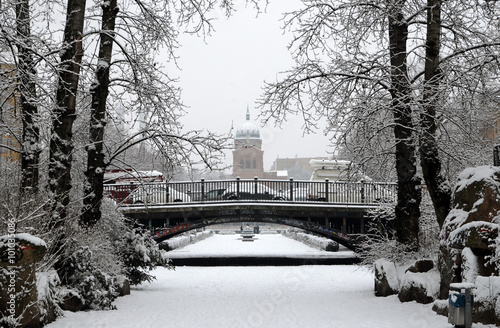 Canvas Print Schnee in Berlin - Engelbecken - Blickrichtung Sankt-Michael-Kirche