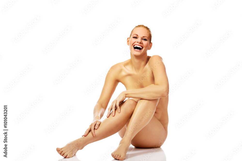 Obraz premium Smile nude woman sitting on the floor