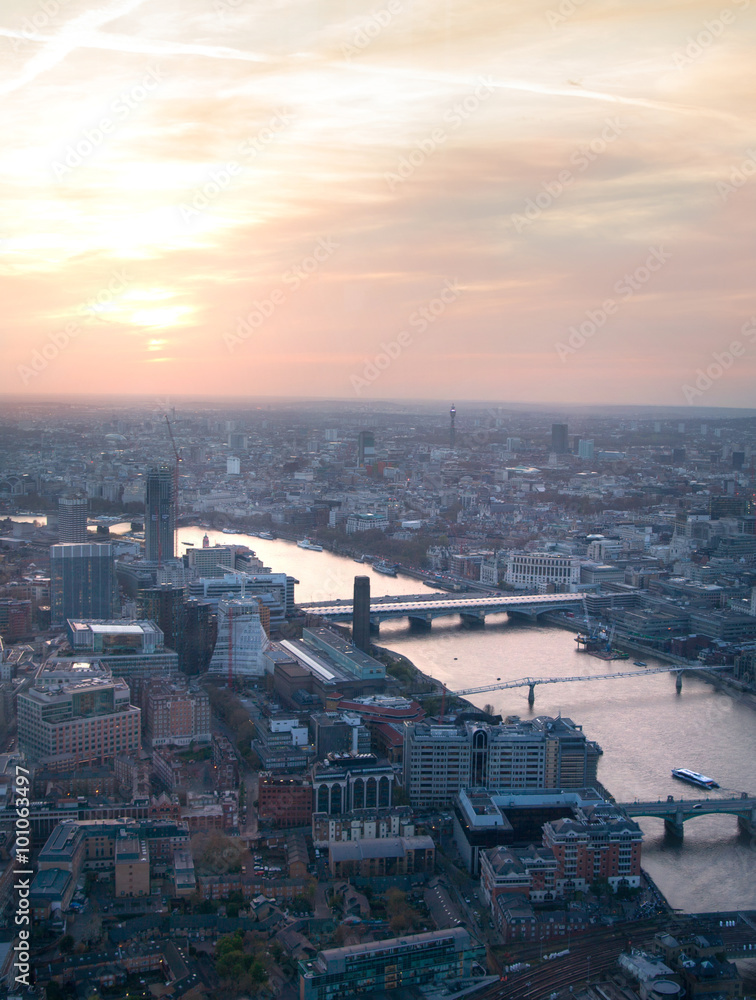 Fototapeta LONDON, UK - JANUARY 27, 2015: London aerial view at dusk. River Thames and bridges