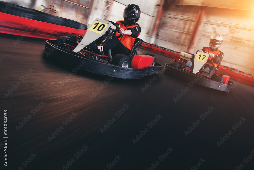 Go kart speed rive indor race oposition race