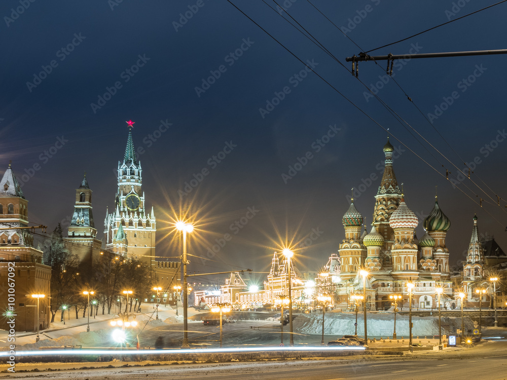 Amazing view of the Kremlin walls at night -5