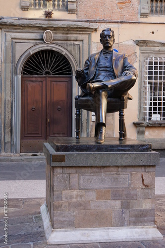 Giacomo Puccini-Denkmal photo