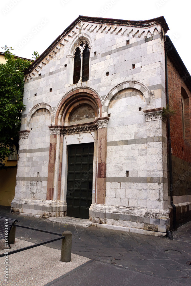 Kirche San Giulia an der Piazza del Suffragio