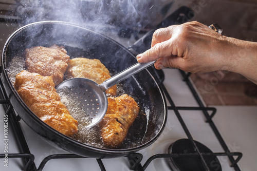 Canvas Print fritters fry on frying pan