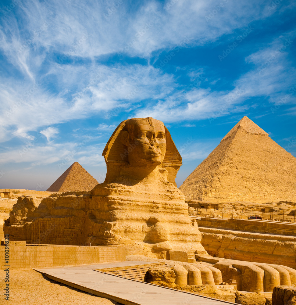 Naklejka premium Pełny profil Sphinx Pyramids Walkway Giza
