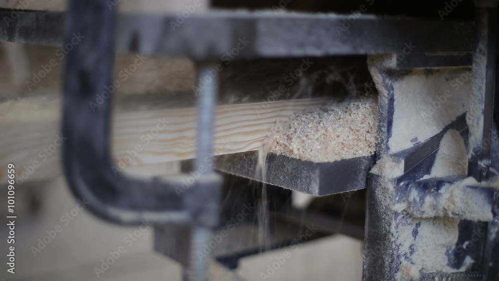 Operation of woodworking circular sawing machine, fall sawdust
Operation of woodworking circular sawing machine, fall sawdust
