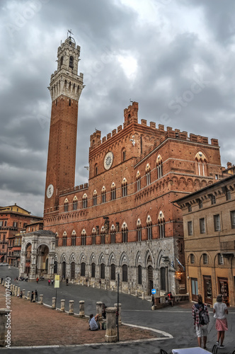 Palazzo Pubblico in Siena © hibiscus81