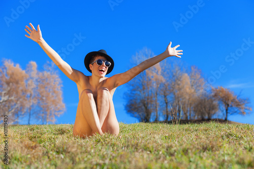 girl with hat and sunglasses