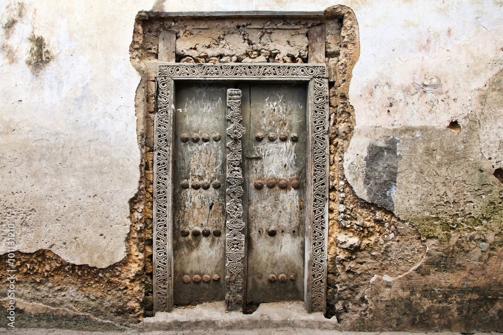Fototapeta premium Old wooden door at Stone Town