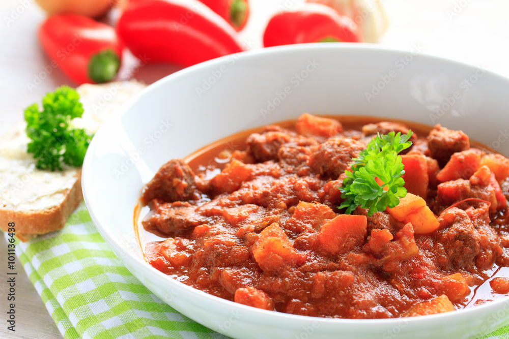 Delikate Gulaschsuppe Delikate Gulaschsuppe