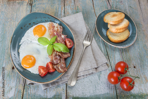 Fried eggs,  bacon, tomato ...