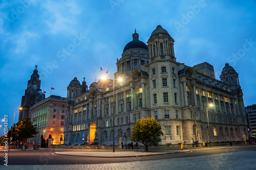 Liverpool, UK illuminated old buildings © Madrugada Verde
