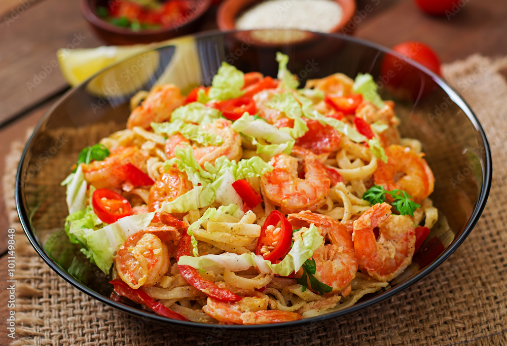 Udon pasta with shrimp, tomatoes and paprika. Udon pasta with shrimp, tomatoes and paprika.