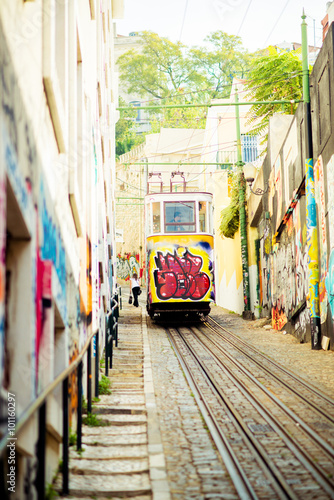 Fototapeta Naklejka Na Ścianę i Meble -  tram, Porto, Portugal
