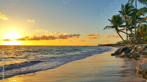 Fototapeta Naklejka Na Ścianę i Meble -  Sunrise over tropical island