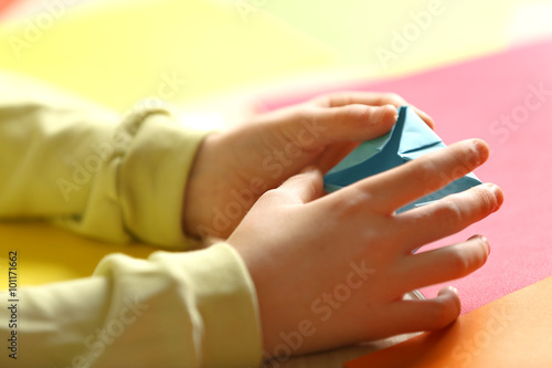 Children making swan with coloured paper