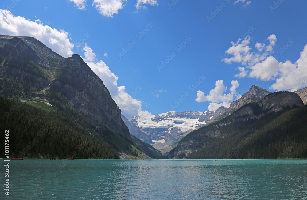 Fototapeta premium Beautiful Lake Louise, located in Banff National Park, Alberta, Canada..