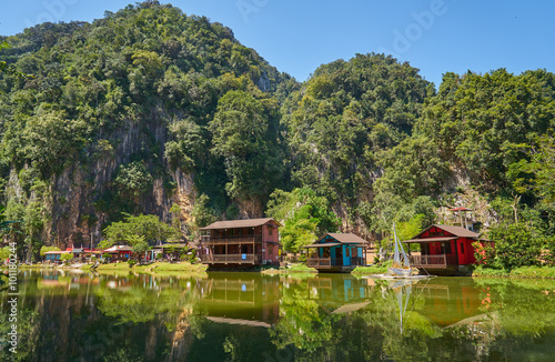 Fotografie Wooden house at Ipoh Lake, Perak, Malaysia