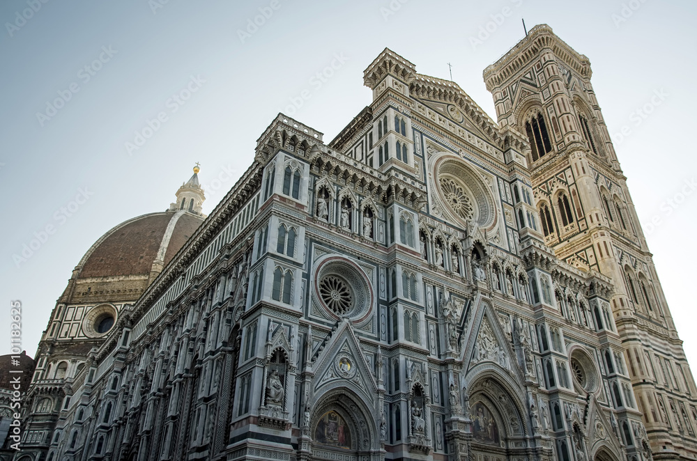 Conjunto de Catedral y Campanile de Florencia en la Piazza del Duomo