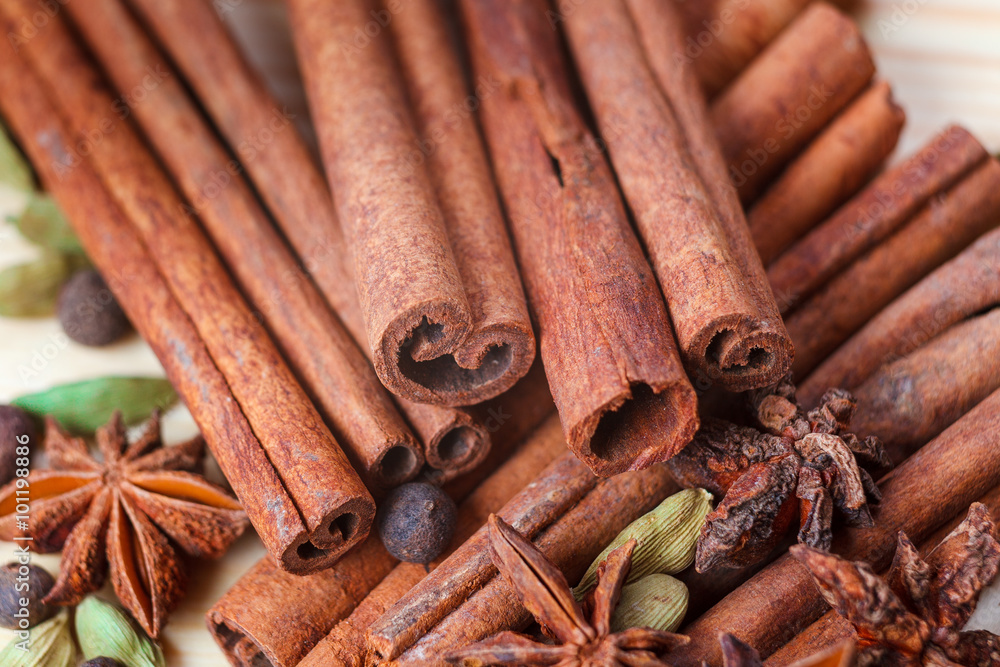 cardamon spice cinamon cardamon spice cinamon