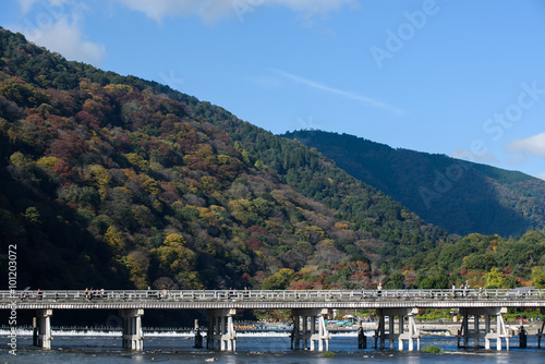 京都　嵐山　渡月橋 © robbyliam