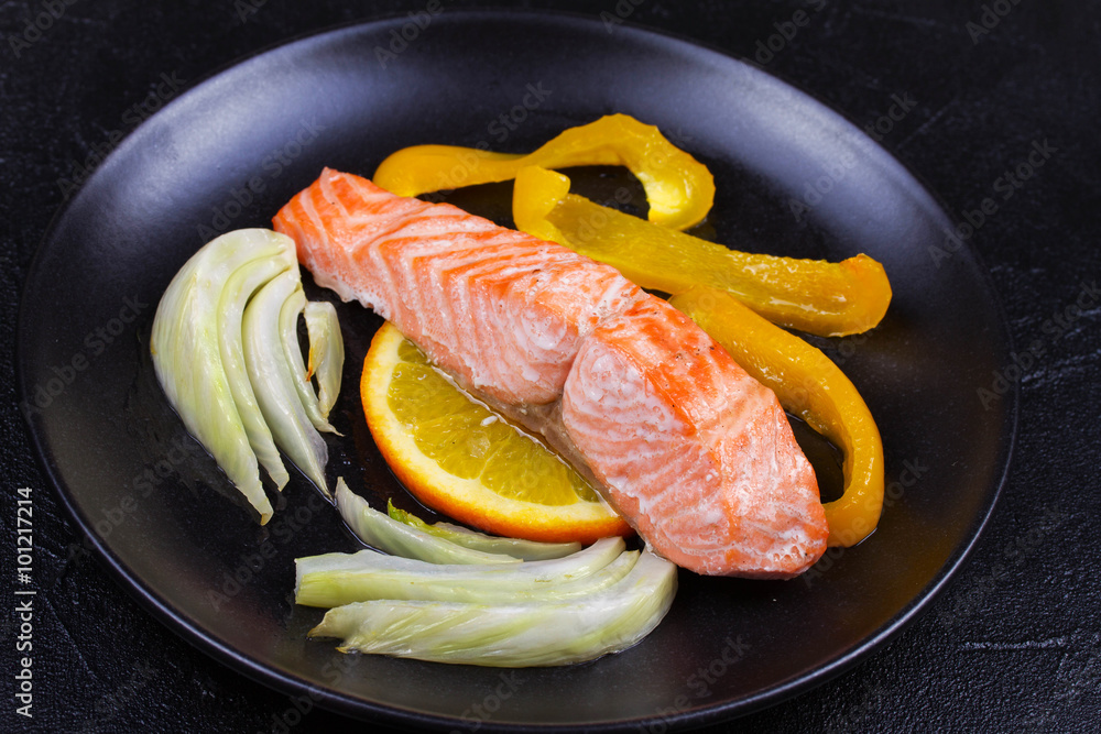 Steamed Salmon with Fennel, Bell Pepper and Oranges Steamed Salmon with Fennel, Bell Pepper and Oranges