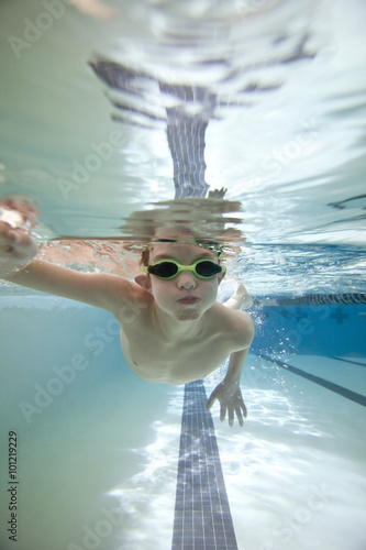 Fotografija Teenager lap swimming, view from underwater