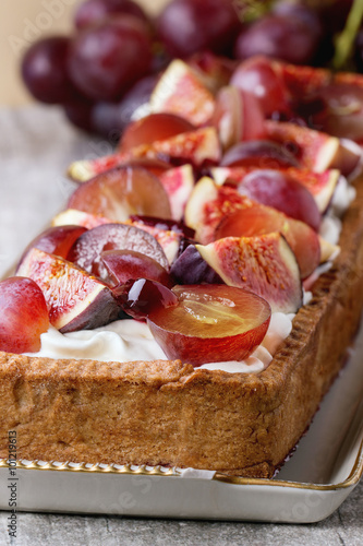Tart with Grapes and Figs