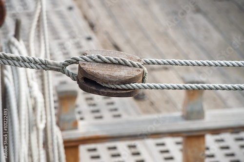 Foto sail ship shrouds and ropes