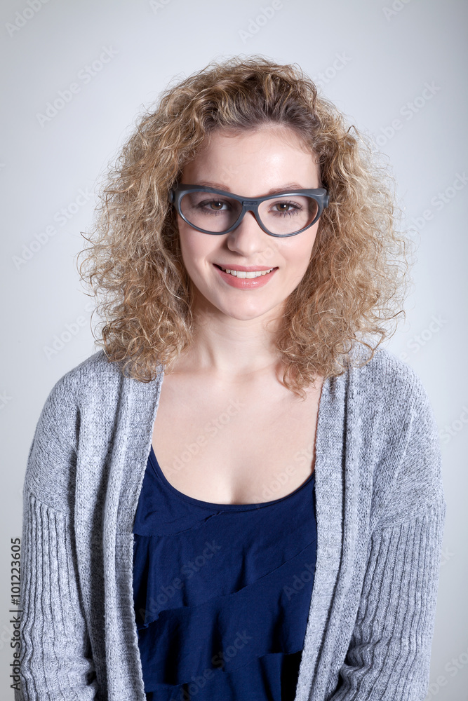Frau mit Laserschutz Brille Porträt