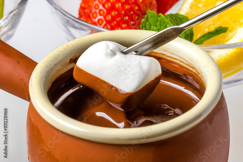 チョコフォンデュ chocolate fondue in a marshmallow