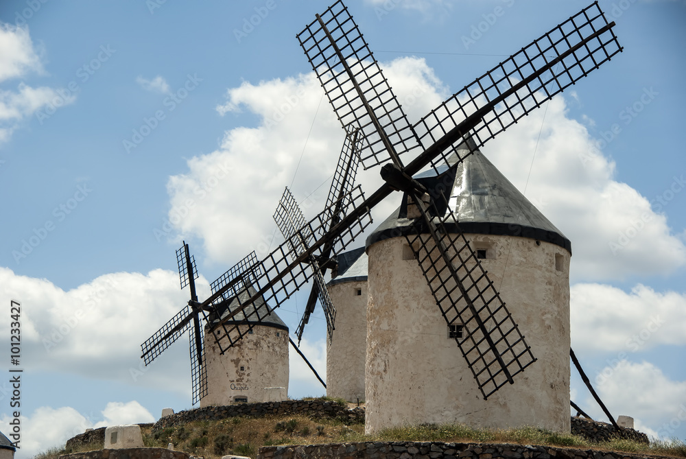 Naklejka premium Molinos de viento en Consuegra (Toledo) - Ruta de Don Quijote