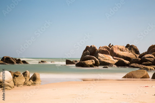Felsiger Strand bei Ke Ga in Vietnam
