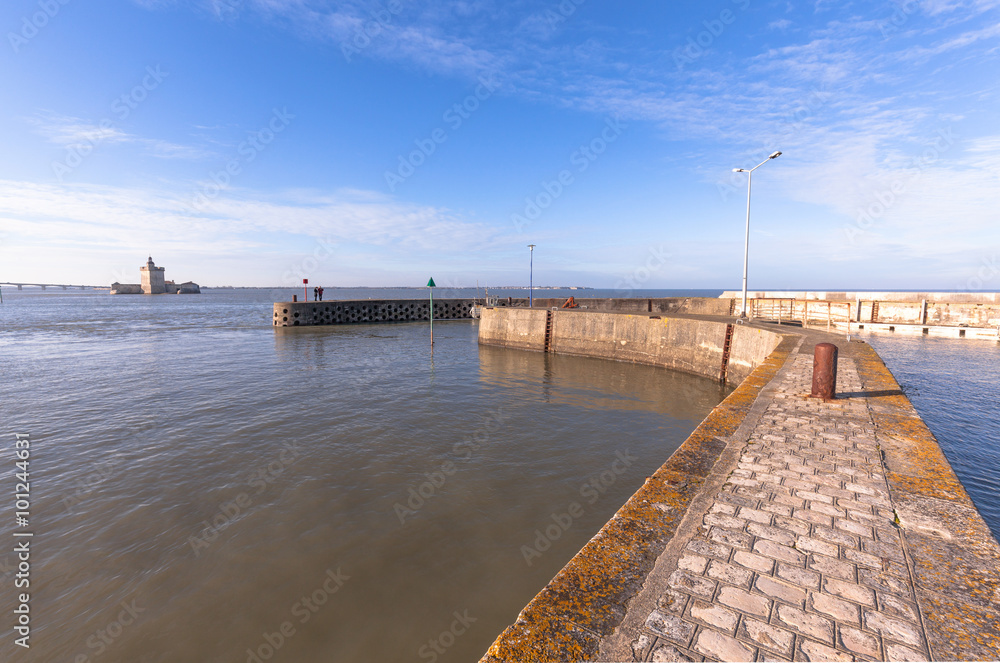 Obraz premium Port bourcefranc le chapus i Fort Louvois
